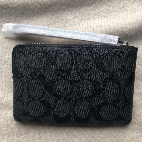 NWT💗Coach Black Wristlets bag💗 - Picture 2 of 9